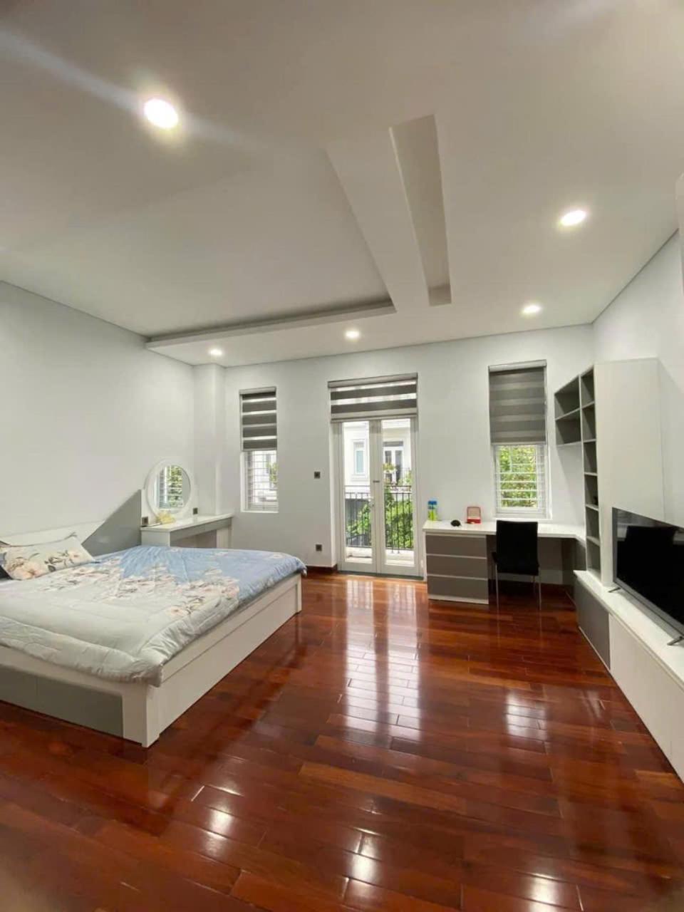 Work Luxury Apartment *